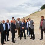ADIYAMAN (PHA) - Adıyaman Valisi Osman Varol, Besni ilçesinde yapımı devam eden çevre yolunda incelemede bulundu.