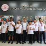 ADIYAMAN (PHA) - Gülbahar SÜNGÜ – Malatya’da 7-9 Mayıs tarihleri arasında düzenlenen “Özel Olimpiyatlar Türkiye Doğu Anadolu Bölge Oyunları”nda Adıyaman’ı temsil eden özel sporcular, büyük bir başarıya imza atarak 9 mada...