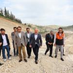 ADIYAMAN (PHA) - Adıyaman Valisi Osman Varol, Besni ilçesinde yapımı devam eden çevre yolunda incelemede bulundu.