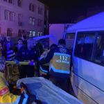 ADIYAMAN (PERRE) - Şeriban ÖZÇAKMAK - Adıyaman'da meydana gelen trafik kazasında minibüs ile otomobil çarpıştı, 3 kişi yaralandı.