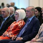İSTANBUL (PHA) - Fatma Didar YILDIRIM – Cumhurbaşkanı Recep Tayyip Erdoğan, İstanbul’da düzenlenen Uluslararası Aile Forumu’nda yaptığı konuşmada aile kurumuna yönelik tehditlere dikkat çekerek, LGBT+ bireyleri hedef ala...