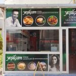 ADIYAMAN (PHA) - Murat KAYIŞ – 6 Şubat depremlerinde iş yerini kaybeden Adıyamanlı esnaf Barış Özdoğan, kendi imkânlarıyla yeniden iş hayatına dönerek Altınşehir Mahallesi’nde "Yeşilçam Sokak Lezzetleri" isimli işletmesi...
