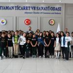 ADIYAMAN (PHA) - Adıyaman Ticaret ve Sanayi Odası Başkanı Mehmet Torunoğlu, 23 Nisan Ulusal Egemenlik ve Çocuk Bayramı dolayısıyla makam koltuğunu çocuklara devretti.