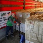 ULUSAL (PERRE) - Şeriban ÖZÇAKMAK - İHH İnsani Yardım Vakfı, kış yardımları kapsamında Rusya-Ukrayna Savaşı'ndan etkilenen Ukraynalı sivillere ulaştırılmak üzere gıda, hijyen, giyim malzemeleri ile 157 jeneratörün yer al...