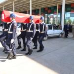ADIYAMAN (PHA) - Adıyaman’ın Çelikhan ilçesinde, nöbet çıkışı kullandığı elektrikli bisikletin devrilmesiyle tedavi altına alındığı hastanede hayatını kaybeden Jandarma Uzman Çavuş Tayfun Şahintepe (32) memleketi Afyonka...