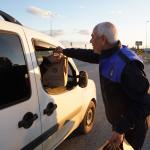 ULUSAL (PERRE) - Şeriban ÖZÇAKMAK - Kahta Belediyesi, Ramazan ayı boyunca iftar saatine yolda yakalanan vatandaşlar için ilçenin farklı çıkış noktalarında kumanya dağıtımı gerçekleştiriyor.