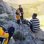 ADIYAMAN (PERRE) - Şeriban ÖZÇAKMAK - Adıyaman'ın Çelikhan ilçesinde kayalıklardan düşerek yaralanan 30 yaşındaki Emrah Aslan, ekiplerin zorlu müdahalesi sonrası askeri helikopterle hastaneye sevk edildi.