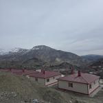 ADIYAMAN (PERRE) - Şeriban ÖZÇAKMAK - Gölbaşı Kaymakamı Kadir Algın, Hamzalar Köyü'nde inşa edilen deprem konutlarının anahtar teslim törenine katılarak hak sahibi vatandaşlara anahtarlarını teslim etti.