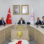 ADIYAMAN (PHA) - Murat KAYIŞ - Adıyaman Valiliği koordinasyonunda, kentin turizm potansiyelinin artırılması ve mevcut sorunlara çözüm yollarının geliştirilmesi amacıyla "Turizm Değerlendirme Toplantısı" gerçekleştirildi.
