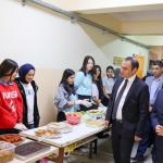 ADIYAMAN (PHA) - Adıyaman'ın Besni ilçesinde, Türk Silahlı Kuvvetlerini Güçlendirme Vakfı Yararına "Besni Seninle" Sloganıyla kermes düzenlendi.