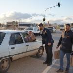 ULUSAL (PERRE) - Şeriban ÖZÇAKMAK - Kahta Belediyesi, Ramazan ayı boyunca iftar saatine yolda yakalanan vatandaşlar için ilçenin farklı çıkış noktalarında kumanya dağıtımı gerçekleştiriyor.