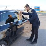 ULUSAL (PERRE) - Şeriban ÖZÇAKMAK - Kahta Belediyesi, Ramazan ayı boyunca iftar saatine yolda yakalanan vatandaşlar için ilçenin farklı çıkış noktalarında kumanya dağıtımı gerçekleştiriyor.