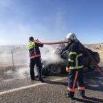 ADIYAMAN (PERRE) - Şeriban ÖZÇAKMAK - Adıyaman'ın Besni ilçesinde, Hastane Kavşağı - Üçgöz Köyü yolu üzerinde bir araçta çıkan yangın itfaiye ekipleri tarafından kontrol altına alındı.