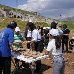 ADIYAMAN (PHA) - Adıyaman Üniversitesi Arkeoloji Topluluğu, ÜNİDES Programı kapsamında yürütülen “Geçmişin İzinde: Arkeoloji ve Kültürel Miras Eğitimi” projesi kapsamında Şehit Abdurrahman Doğan Ortaokulu öğrencilerine y...