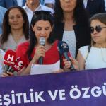 ADIYAMAN (PERRE) - (Şeriban ÖZÇAKMAK) - Adıyaman Kadın Platformu tarafından Mimar Sinan Parkı'nda düzenlenen basın açıklamasında, Kürt kadınlarına yönelik ayrımcı ve cinsiyetçi söylemler ile kadınların kazanılmış hakları...