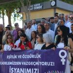 ADIYAMAN (PERRE) - (Şeriban ÖZÇAKMAK) - Adıyaman Kadın Platformu tarafından Mimar Sinan Parkı'nda düzenlenen basın açıklamasında, Kürt kadınlarına yönelik ayrımcı ve cinsiyetçi söylemler ile kadınların kazanılmış hakları...