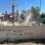 ADIYAMAN (PERRE) - Mustafa İLİK - Adıyaman'da depremin üzerinden üç yıl geçmesine rağmen tarihi Ulu Cami'de süren tadilat çalışmaları nedeniyle oluşan yoğun toz, çevredeki esnaf ve vatandaşların tepkisine neden oldu.