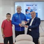 ADIYAMAN (PERRE) - Sibel TURAN- Gazeteci, şair ve yazar Hüseyin Turhal, Adıyaman'ın manevi dünyasına ışık tutan yeni eseri "Ape Aziz Dede" için düzenlenen imza gününde adeta sevgi seliyle karşılaştı.