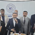 ADIYAMAN (PHA) - Mustafa KAMIŞ - Adıyaman’ın Kahta ilçesinde Kurban Bayramı dolayısıyla düzenlenen geleneksel bayramlaşma töreni, Kahta Kaymakamlığı organizasyonunda Kahta Öğretmenevi’nde gerçekleştirildi.