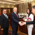 ADIYAMAN (PERRE) - Sibel TURAN- Adıyaman Valisi Abdullah Küçük, her yıl mayıs ayının ikinci haftasında kutlanan Sosyal Güvenlik Haftası kapsamında, Sosyal Güvenlik Kurumu İl Müdürü Mücahit Çelik ile kurum çalışanlarını m...