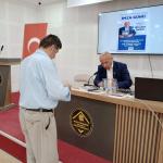 ADIYAMAN (PERRE) - Sibel TURAN- Gazeteci, şair ve yazar Hüseyin Turhal, Adıyaman'ın manevi dünyasına ışık tutan yeni eseri "Ape Aziz Dede" için düzenlenen imza gününde adeta sevgi seliyle karşılaştı.