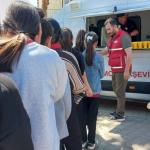 ADIYAMAN (PERRE) - Şeriban ÖZÇAKMAK - Türk Kızılay Adıyaman İl Başkanlığı bünyesinde faaliyet gösteren aşevi, haftanın 6 günü ihtiyaç sahiplerine sıcak yemek ulaştırırken, okullarda ise öğrencilere çorba ikramında bulunu...