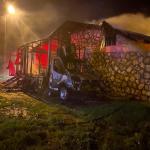 ADIYAMAN (PERRE) - Sibel TURAN-Adıyaman merkeze bağlı Akpınar Köyünde sağlık ocağına ait kanser tarama aracı çıkan yangında kullanılmaz hale geldi.