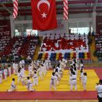 ADIYAMAN (PHA) - Adıyaman’da, 19 Mayıs Atatürk’ü Anma, Gençlik ve Spor Bayramı kapsamında düzenlenen kutlama etkinlikleri, büyük bir coşkuyla gerçekleştirildi.