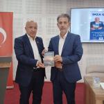 ADIYAMAN (PERRE) - Sibel TURAN- Gazeteci, şair ve yazar Hüseyin Turhal, Adıyaman'ın manevi dünyasına ışık tutan yeni eseri "Ape Aziz Dede" için düzenlenen imza gününde adeta sevgi seliyle karşılaştı.