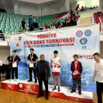 DİYARBAKIR (PERRE) - Şeriban ÖZÇAKMAK - Diyarbakır'da düzenlenen 2026 Türkiye Kick Boks Şampiyonası'nda Adıyamanlı sporcular 1 altın ve 3 bronz madalya kazandı.