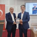 ADIYAMAN (PERRE) - Sibel TURAN- Gazeteci, şair ve yazar Hüseyin Turhal, Adıyaman'ın manevi dünyasına ışık tutan yeni eseri "Ape Aziz Dede" için düzenlenen imza gününde adeta sevgi seliyle karşılaştı.
