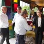 ADIYAMAN (PHA) - Adıyaman Belediye Başkanı Abdurrahman Tutdere, Kurban Bayramı’nda Altınşehir Sosyal Tesisleri’nde vatandaşlarla bayramlaştı.