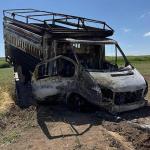 DİYARBAKIR (PHA) - Gülbahar SÜNGÜ – Diyarbakır’ın Sur ilçesinde sabah saatlerinde yaşanan korkunç olayda, 50 yaşındaki Remzi Sati ve 15 yaşındaki oğlu Muhammed Sati, boş bir arazide yanmış bir kamyonetin içerisinde feci...