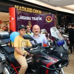 ADIYAMAN (PHA) - Adıyaman Valisi Osman Varol, emniyet ve jandarma ekipleri ait trafik araçları ile uygulamalarda kullanılan ekipmanları inceledi.