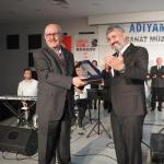 ADIYAMAN (PHA) - Gülbahar SÜNGÜ - Adıyaman Belediyesi tarafından düzenlenen Türk Sanat Müziği Moral Konseri, sanatseverlere unutulmaz bir gece yaşattı.