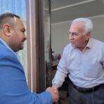 ADIYAMAN (PERRE) - Sibel TURAN- Adıyaman'da çalışmalarını sürdüren ve sık sık vatandaşlarla bir araya gelen Anahtar Parti Adıyaman İl Başkanı Emircan Alsan, sokağa çıkarak esnafı ziyaret etti.