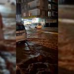 ADIYAMAN (PERRE) - Şeriban ÖZÇAKMAK - Adıyaman'da akşam saatlerinde etkili olan sağanak yağış, cadde ve sokakları suyla kapladı.