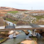 ADIYAMAN (PERRE) - Sibel TURAN-Adıyaman'ın dört bir yanında ulaşım ağını daha güvenli ve konforlu hale getirmek amacıyla Valilik ve İl Özel İdaresi tarafından yürütülen köprü yapım çalışmaları aralıksız sürüyor.