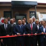 ADIYAMAN (PERRE) - Sibel TURAN-  Berfin GÜRBÜZ- Adıyaman'da Merkez ve Köy Muhtarlarını aynı çatı altında buluşturacak olan Adıyaman Merkez ve Köy Muhtarları Derneği Hizmet Binası, düzenlenen törenle hizmete açıldı.