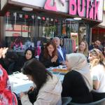 ADIYAMAN (PERRE) - Şeriban ÖZÇAKMAK-Berfin GÜRBÜZ - Adıyaman Kent Kadınları Platformu öncülüğünde "Sanat Sokağı"nda bir araya gelen kadınlar, üretimlerini satışa sunabilecekleri kalıcı bir çarşı için destek çağrısında bu...