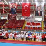 ADIYAMAN (PERRE) - Sibel TURAN-Adıyaman'da Yenimahalle kapalı spor salonunda 19 Mayıs Atatürk'ü Anma, Gençlik ve Spor Bayramı kapsamında kutlama programı düzenlendi.
