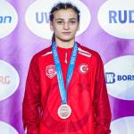 ANKARA (PERRE) - (Şeriban ÖZÇAKMAK) - Bulgaristan'ın Samakov kentinde düzenlenen U17 Avrupa Güreş Şampiyonası'nda milli kadın güreşçiler, 2 altın ve 2 bronz madalya kazanarak önemli başarı elde etti.