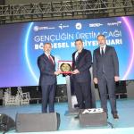 VAN (PERRE) - Şeriban ÖZÇAKMAK - Çalışma ve Sosyal Güvenlik Bakan Yardımcısı Ahmet Aydın, Van'da düzenlenen Bölgesel Kariyer Fuarı'nda gençlerle bir araya geldi.