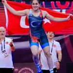 ANKARA (PERRE) - (Şeriban ÖZÇAKMAK) - Bulgaristan'ın Samakov kentinde düzenlenen U17 Avrupa Güreş Şampiyonası'nda milli kadın güreşçiler, 2 altın ve 2 bronz madalya kazanarak önemli başarı elde etti.