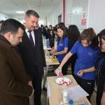 ADIYAMAN (PERRE) - Şeriban ÖZÇAKMAK - Gölbaşı Kaymakamı Kadir Algın, Serhan Selçuk Nariçi Mesleki ve Teknik Anadolu Lisesi'nde düzenlenen "Ev Yapımı Fizik Deneyleri" etkinliğine katılarak öğrencilerin çalışmalarını incel...