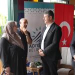 ADIYAMAN (PERRE) - (Şeriban ÖZÇAKMAK) - Adıyaman Belediye Başkanı Avukat Abdurrahman Tutdere, Kurban Bayramı dolayısıyla Altınşehir Mahallesi'nde bulunan Belediye Sosyal Tesisleri'nde vatandaşlarla bayramlaştı.