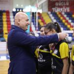 ADIYAMAN (PERRE) - Sibel TURAN-Adıyaman'da 20 Nisan - 4 Mayıs tarihleri arasında gerçekleştirilen okullar arası voleybol müsabakaları büyük bir coşku ve heyecanla tamamlandı.